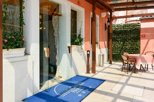 Hotel Santa Chiara image 3